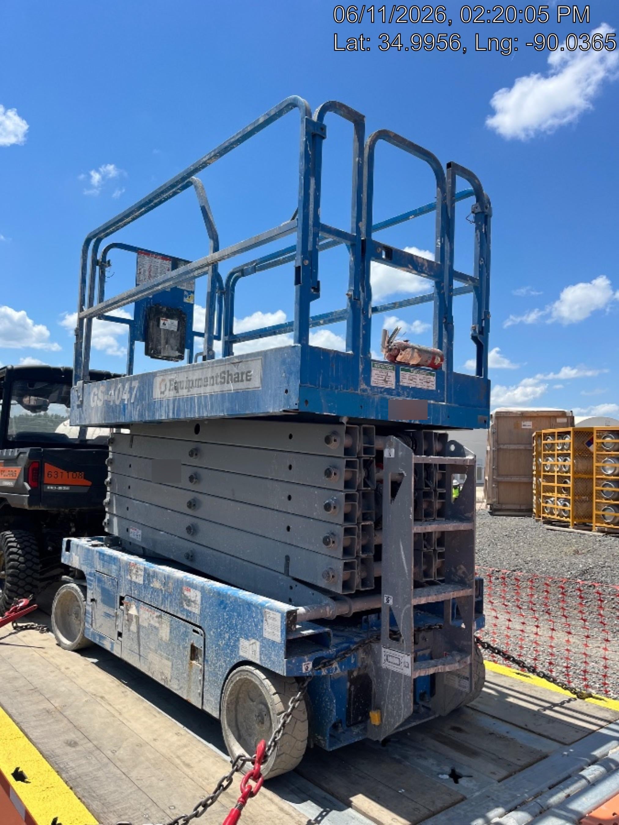 2019 Genie GS-4047 Folding rails with half height swing gate