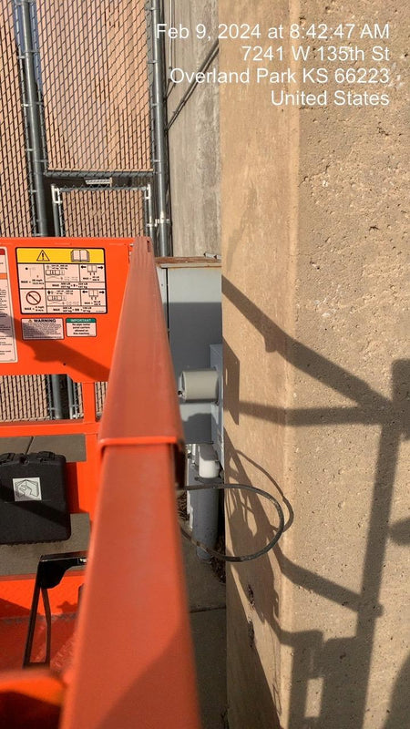 2022 JLG ES1330L