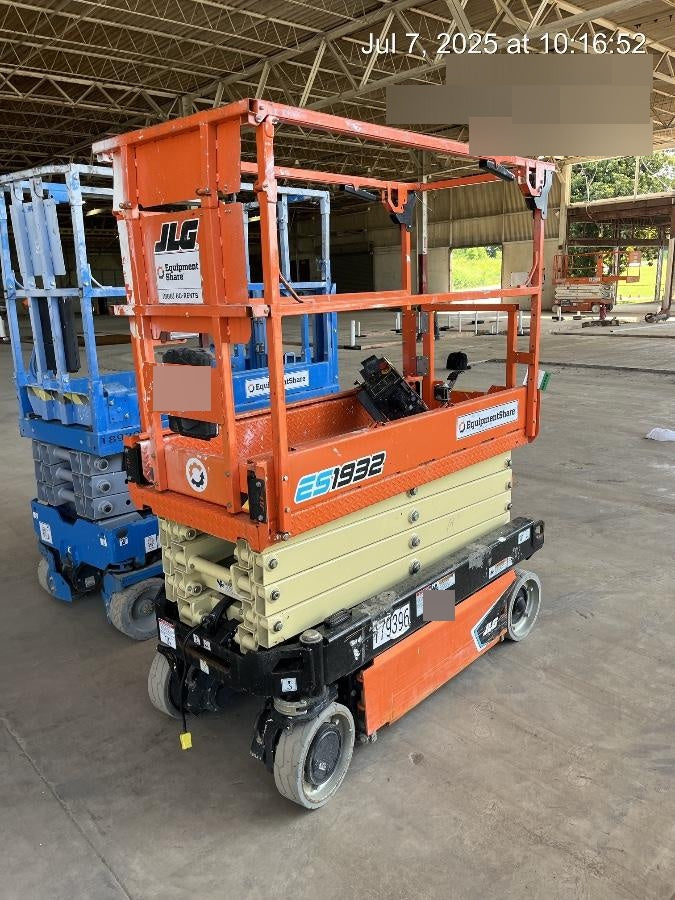 2021 JLG ES1932