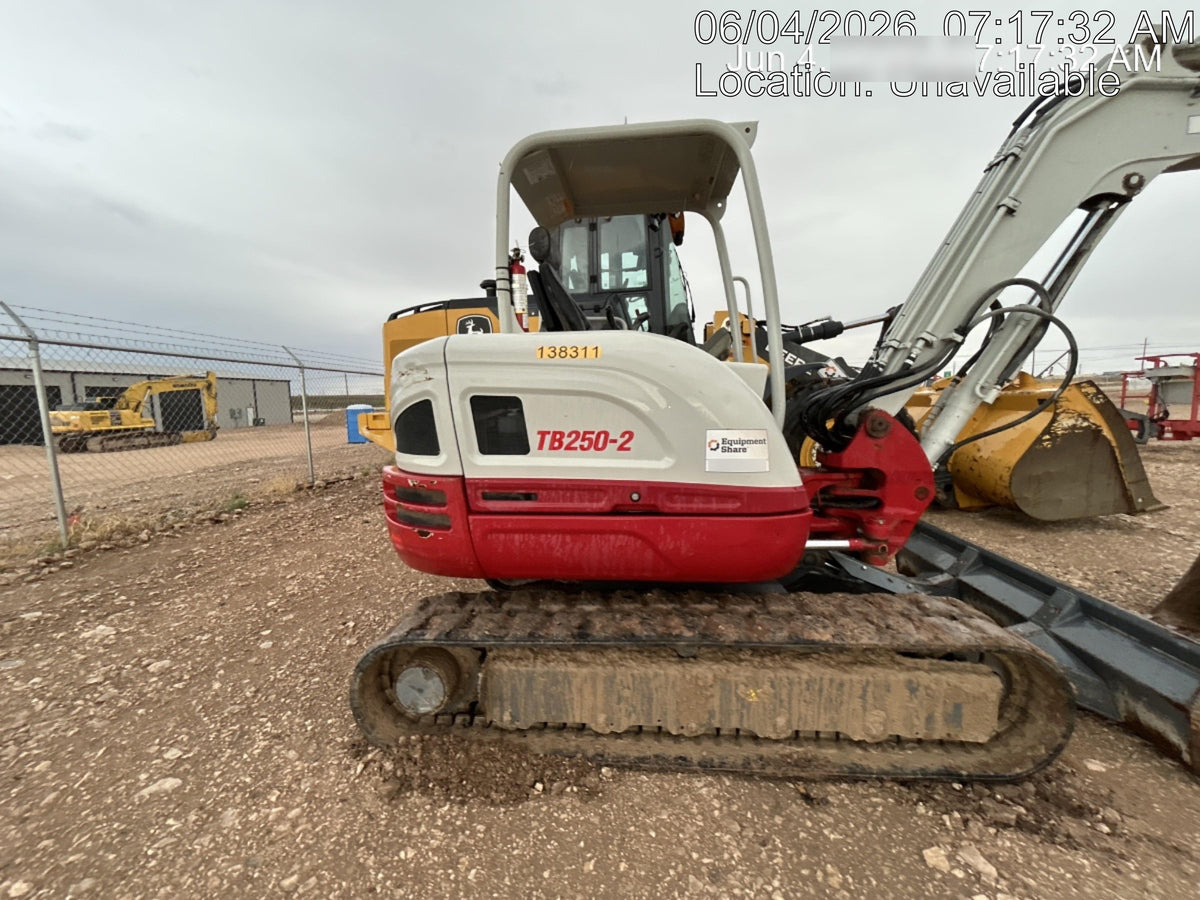 2021 TAKEUCHI TB250-2