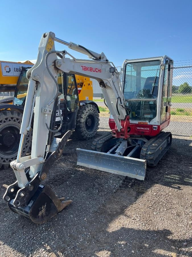 2025 TAKEUCHI TB235-2CR