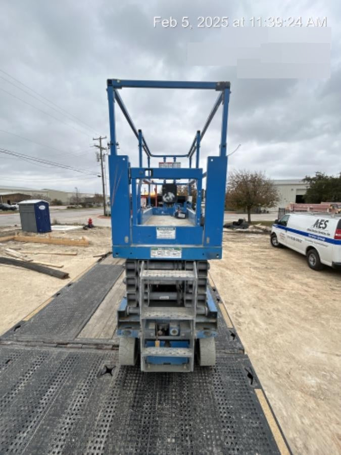2019 Genie GS-2632 Folding rails with half height swing gate