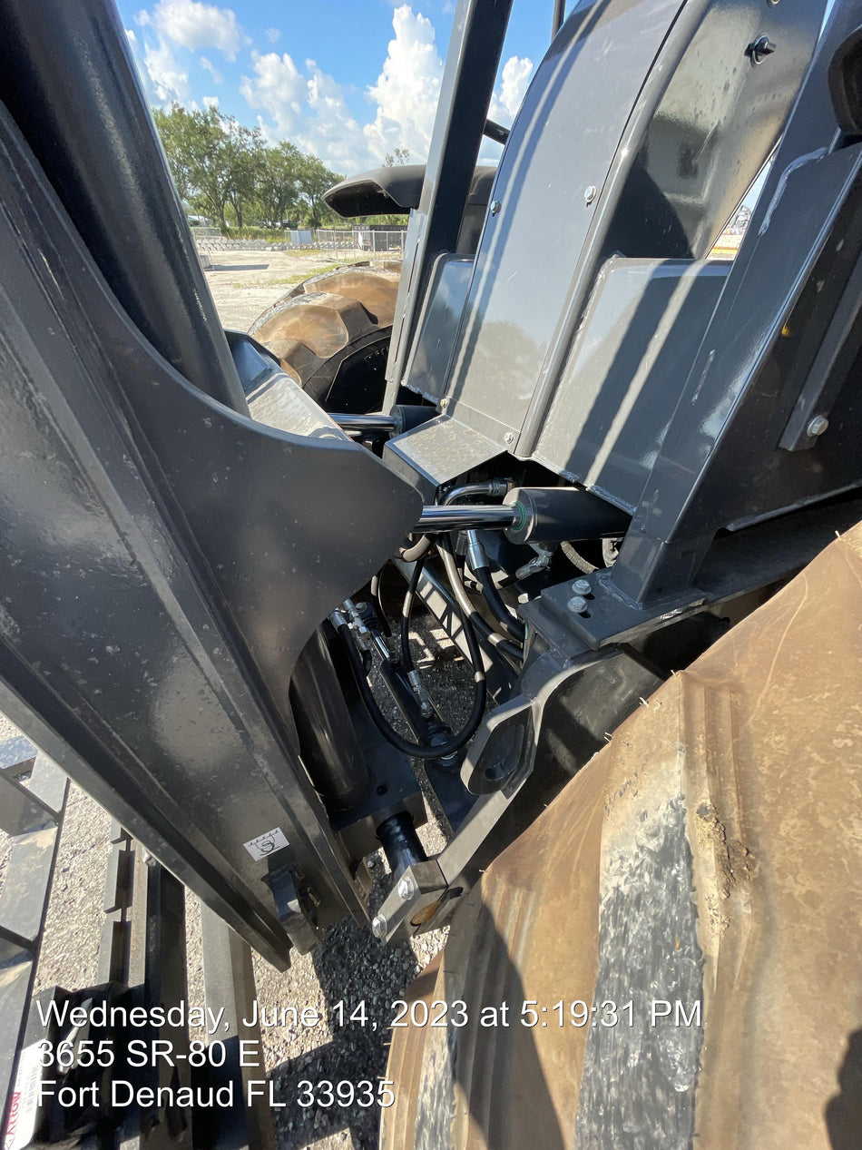 2023 CASE 588H