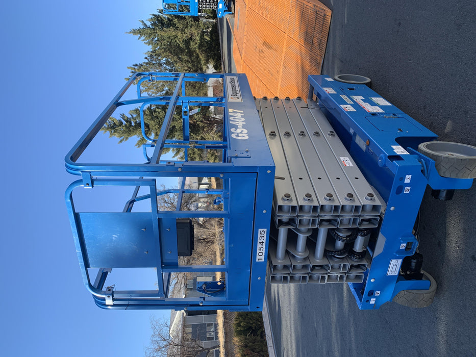 2020 Genie GS-4047 Standard, Folding full height swing gate, 800W Inverter