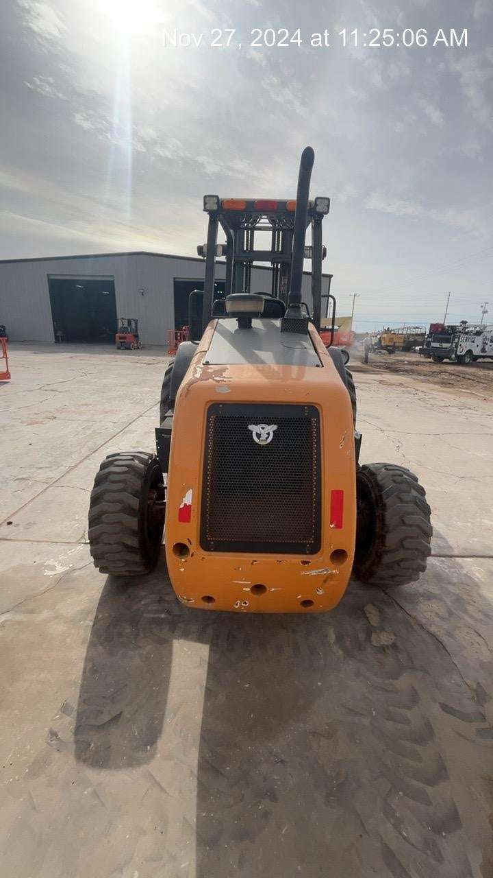 2023 CASE 588H