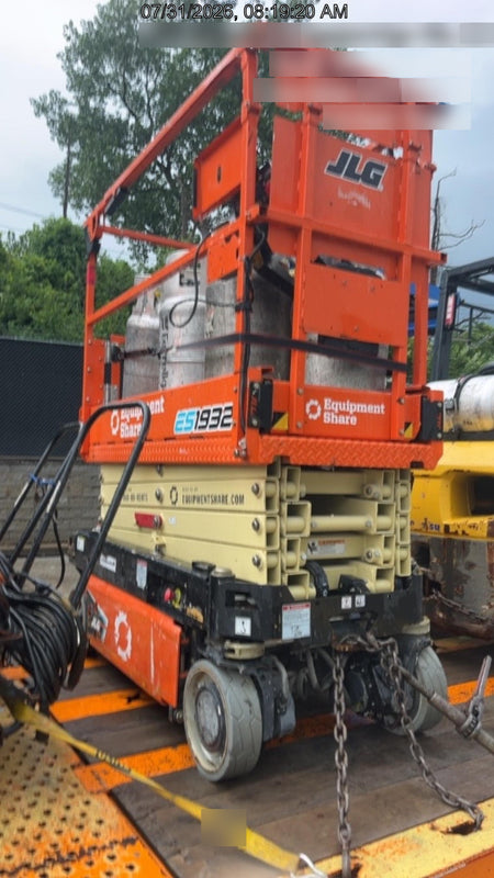 2023 JLG ES1932
