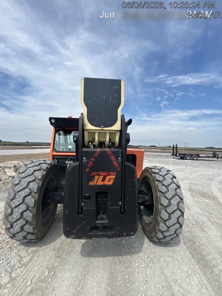 2016 JLG 1055