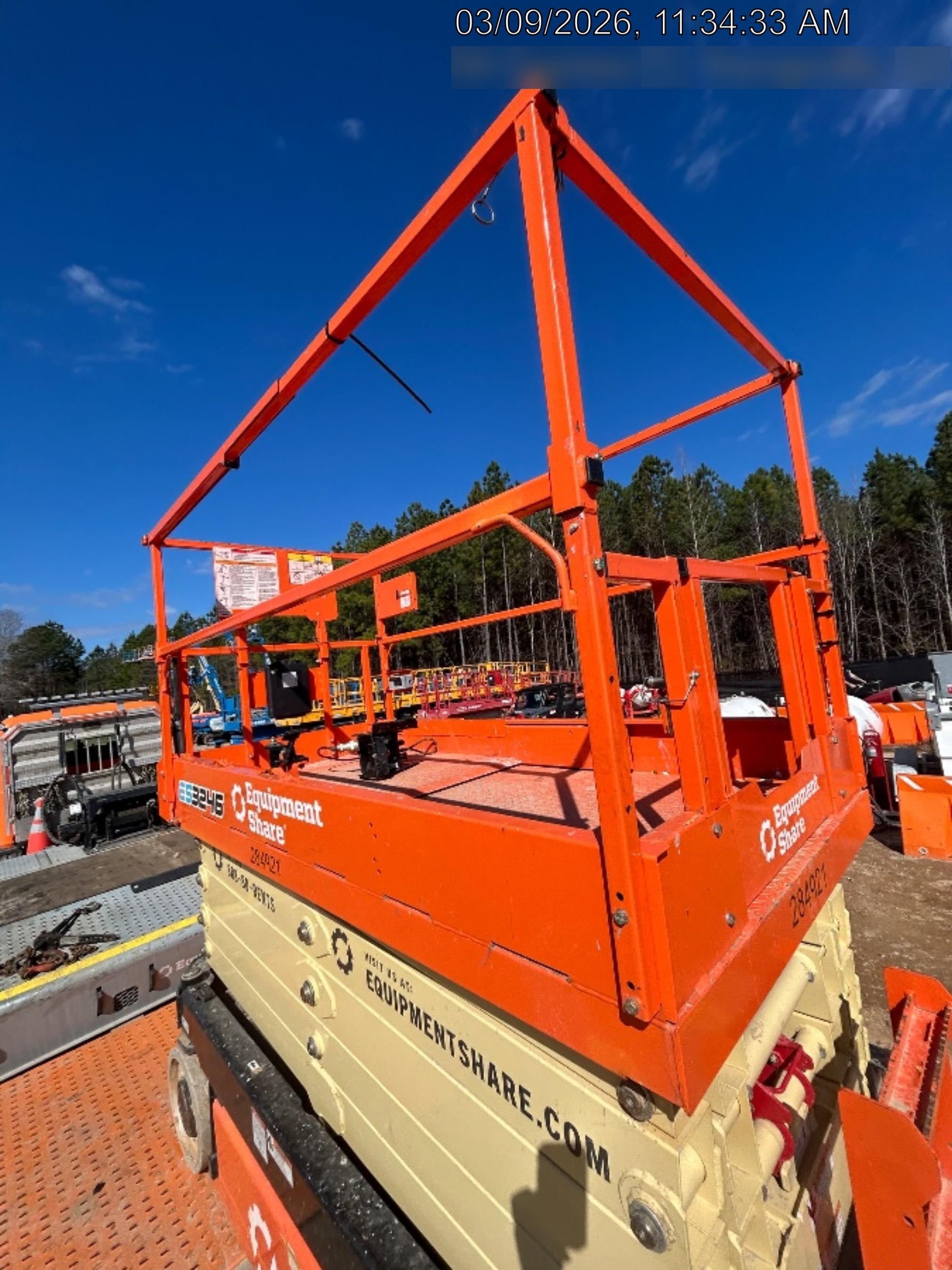 2022 JLG ES3246