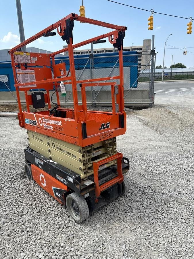 2022 JLG ES1932