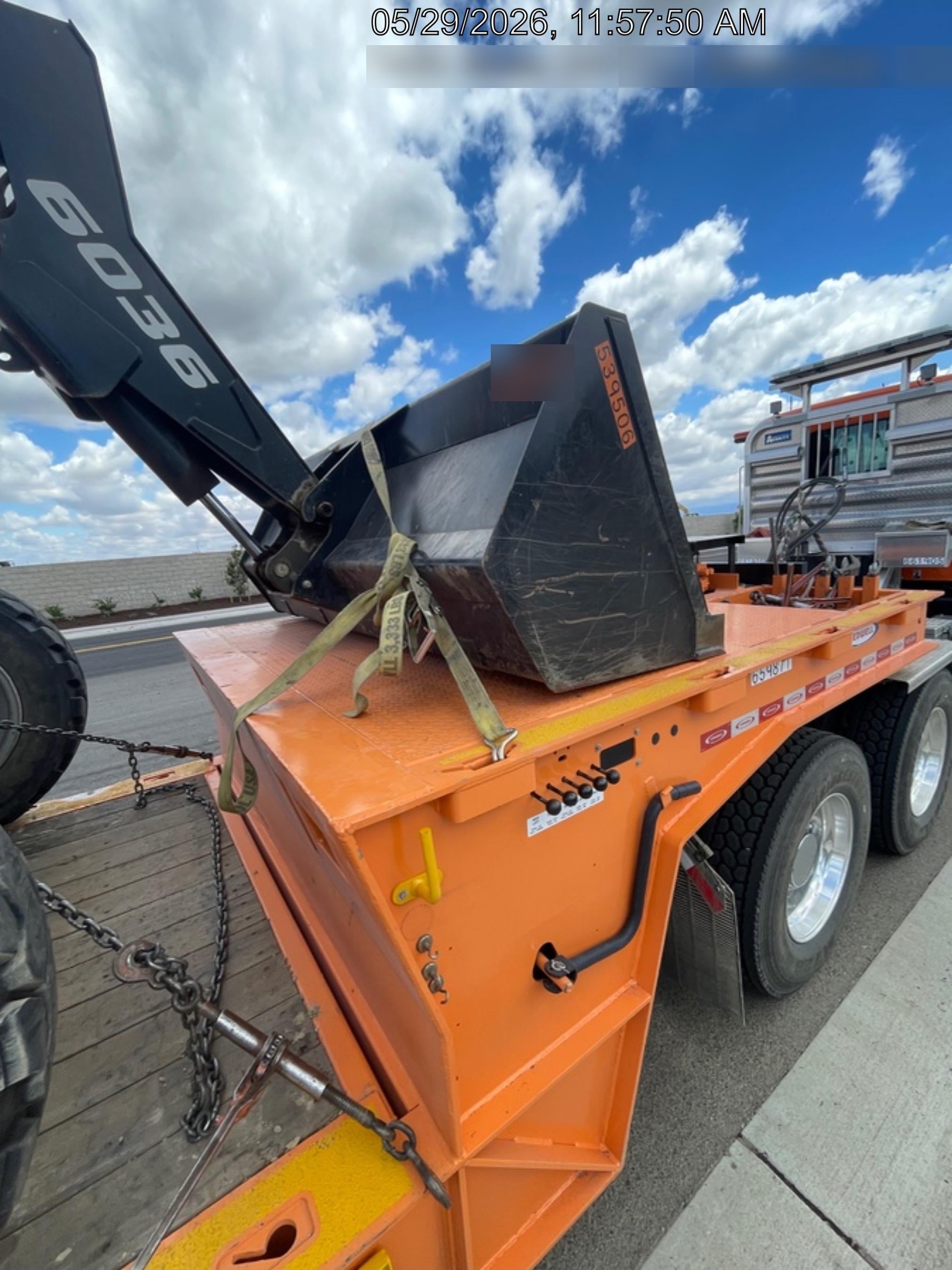 2025 JLG 1001100823