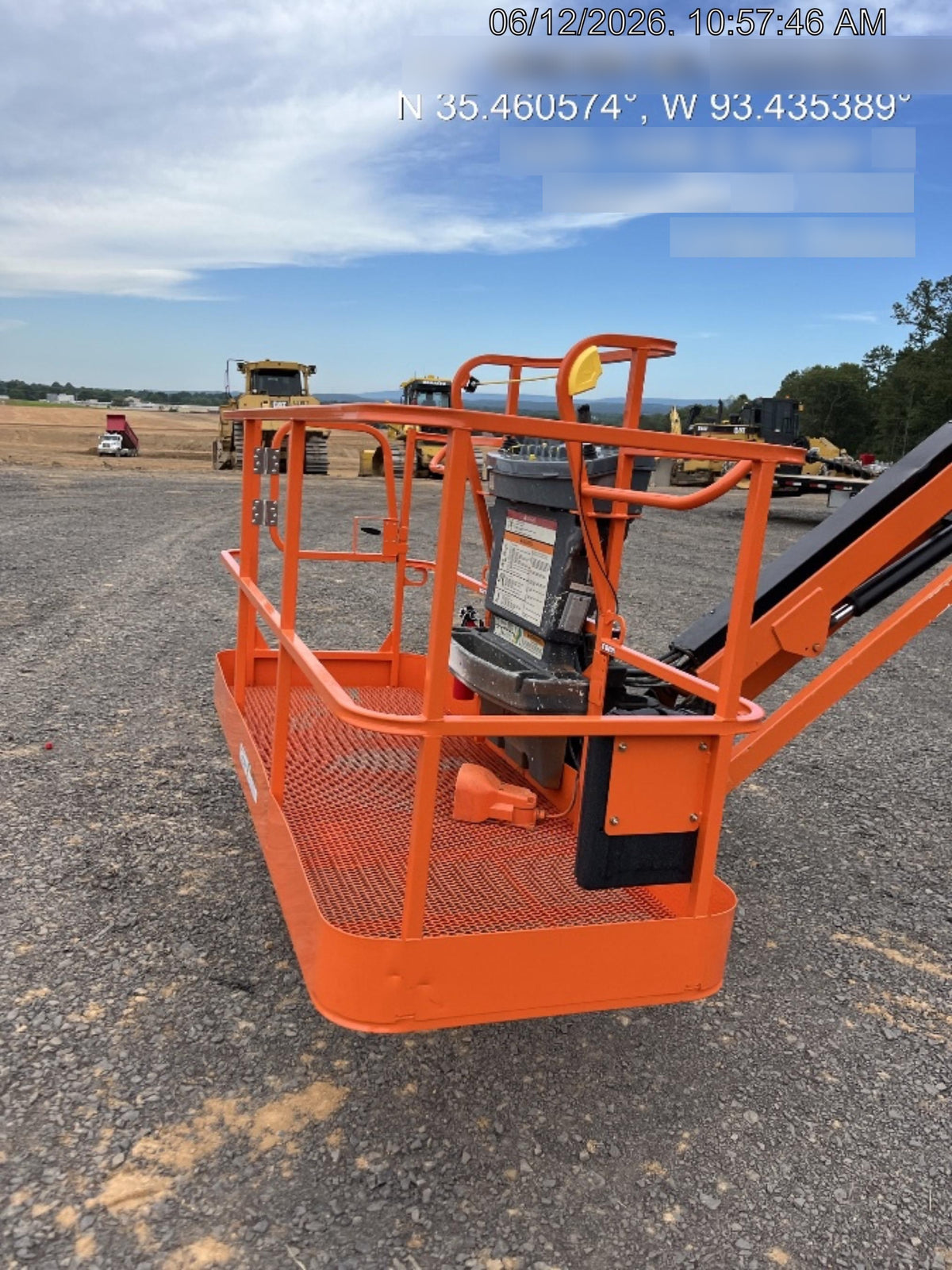 2023 JLG 660SJ