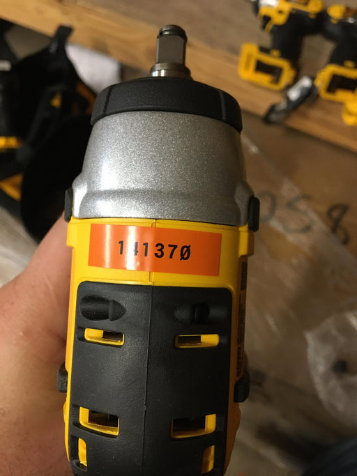 2021 DEWALT DCF883M2