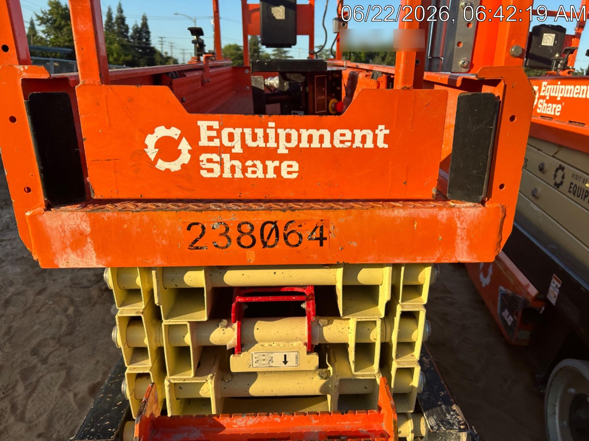 2022 JLG ES2632