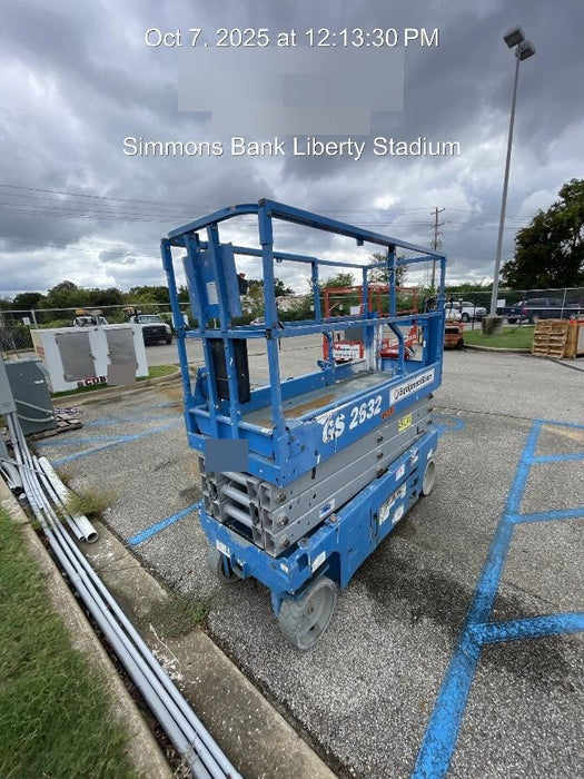 2019 Genie GS-2632 Folding rails with half height swing gate