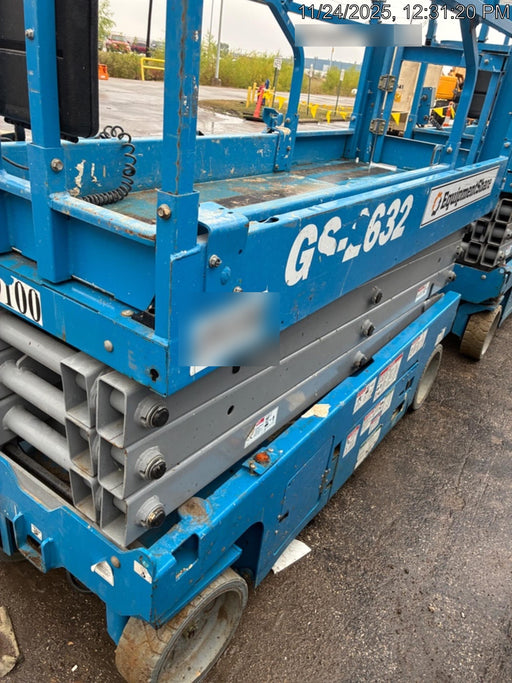 2019 Genie GS-2632 Folding rails with half height swing gate