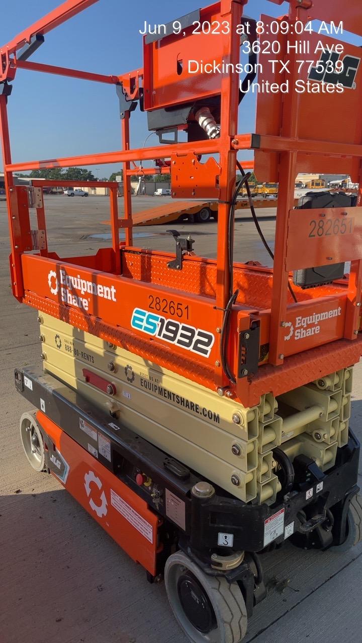 2022 JLG ES1932