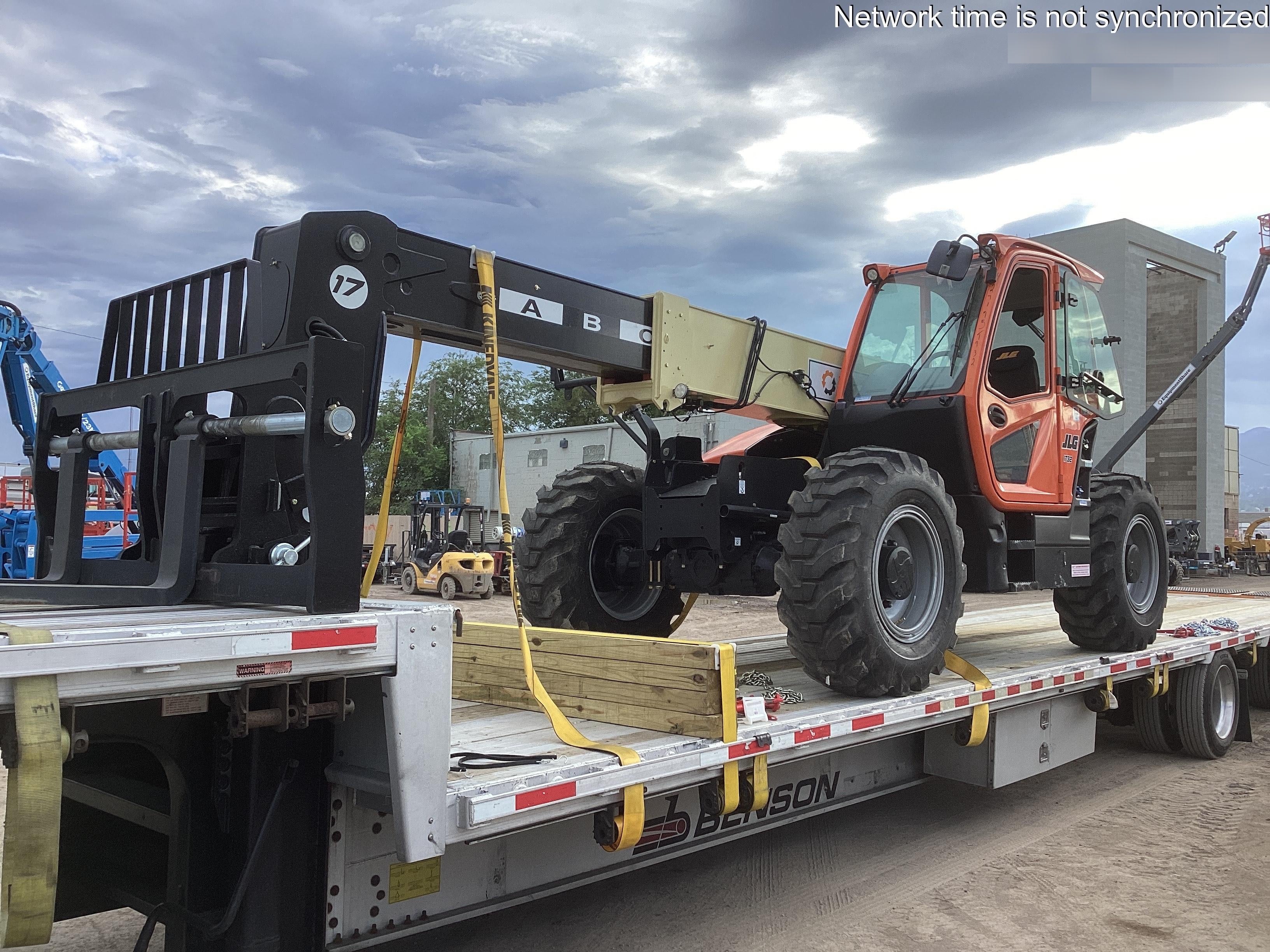2022 JLG 1732