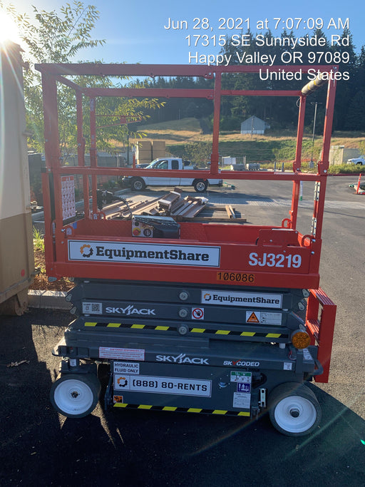 2020 Skyjack SJIII-3219 Solid NM Tires, Half height spring hinged entry gate, Dual Beacons, 800W Inverter