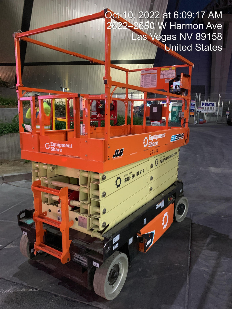 2022 JLG ES3246