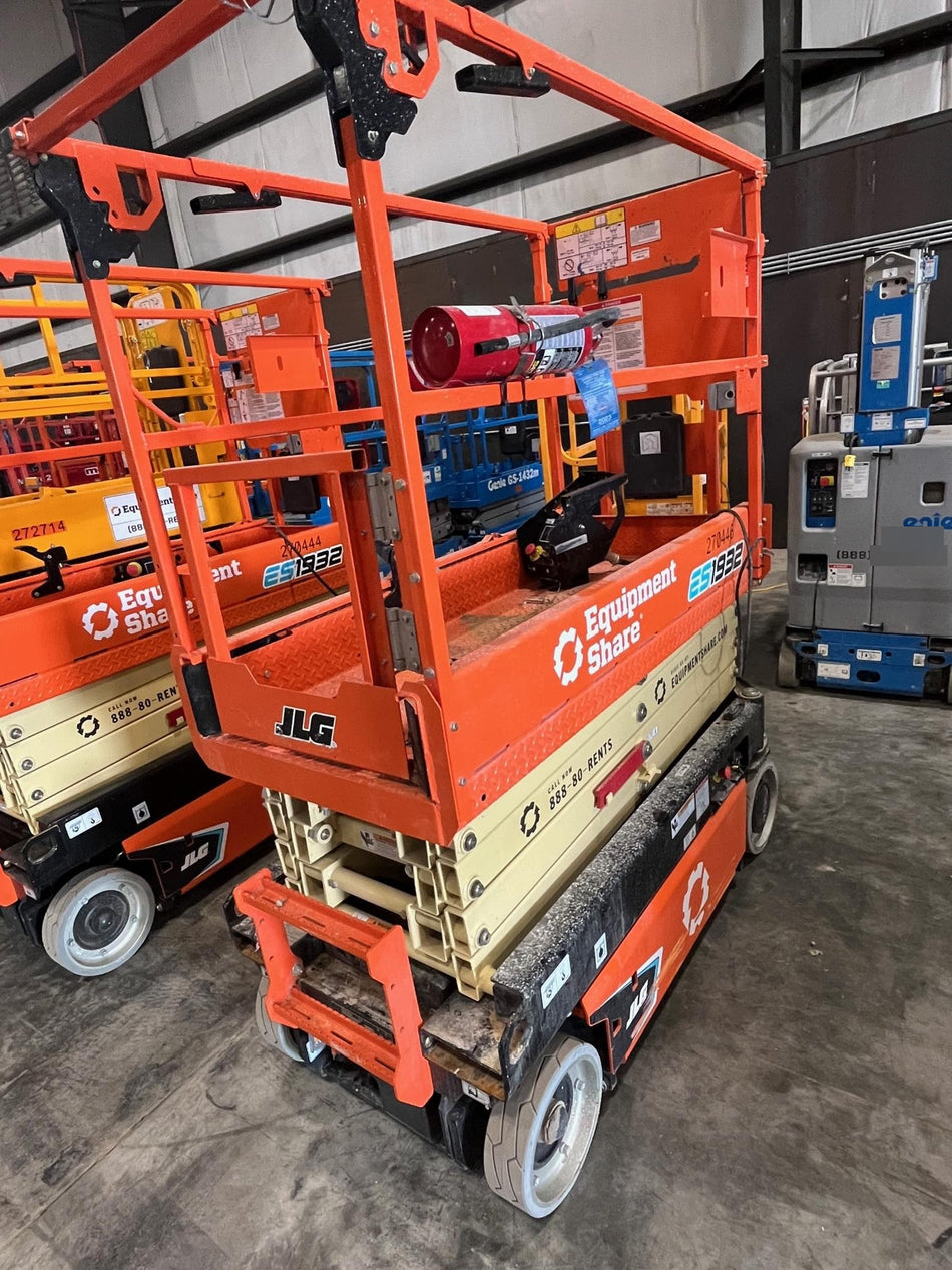 2022 JLG ES1932