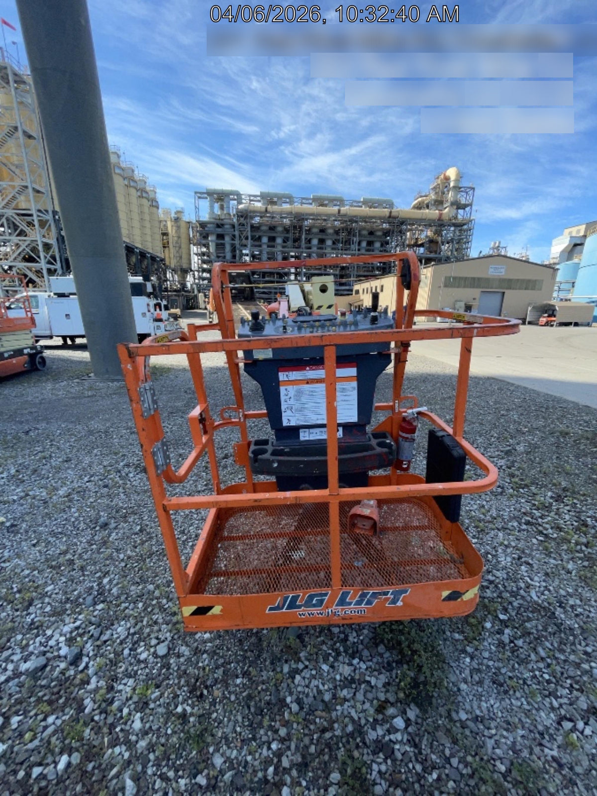 2021 JLG E400AJP Narrow