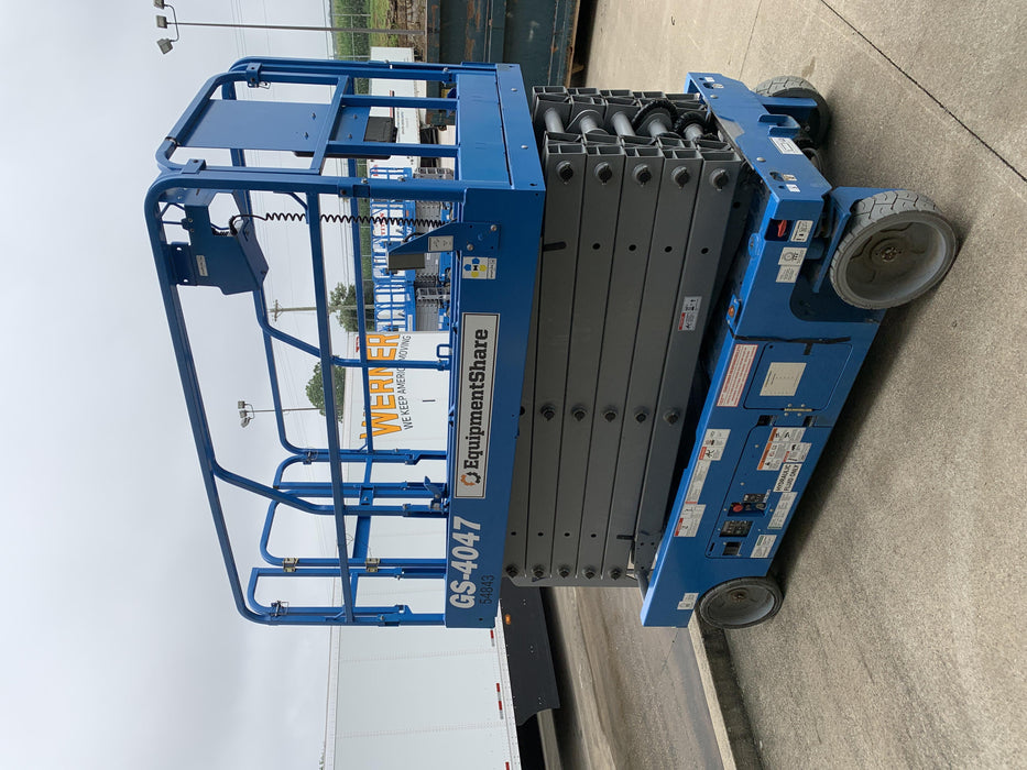 2019 Genie GS-4047 Folding rails with half height swing gate