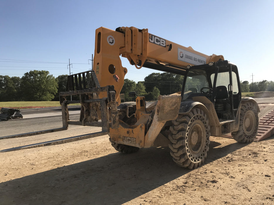 2019 JCB 512-56 Canopy, 109 HP, Solid Tires, STD Worklight, Beacon, Aux Hydraulics, Lifting Eye, Back up Alarm 66" Carriage/60" Forks