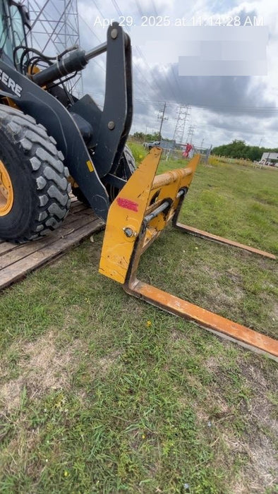 2020 JOHN DEERE 96" Loader Fork Carriage - John Deere