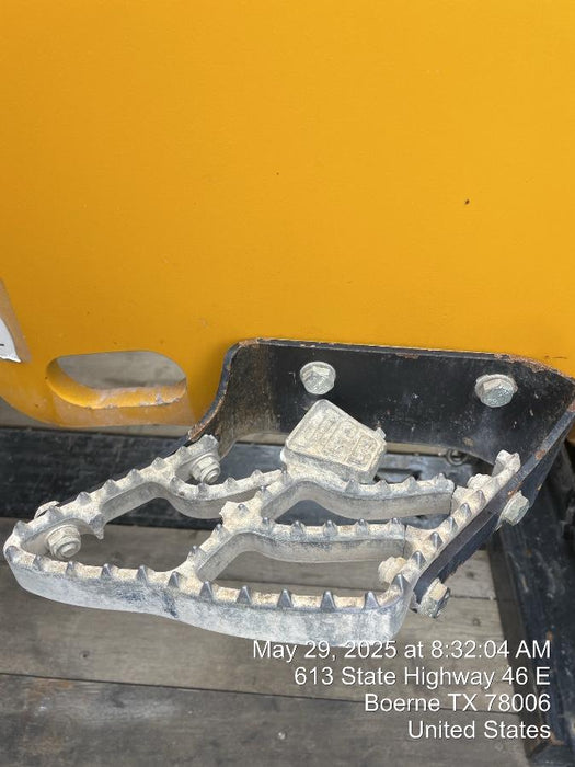 2019 JCB 509-42 Canopy, 74 HP, Solid Tires, STD Worklight, Beacon, Aux Hydraulics, Lifting Eye, Back up Alarm