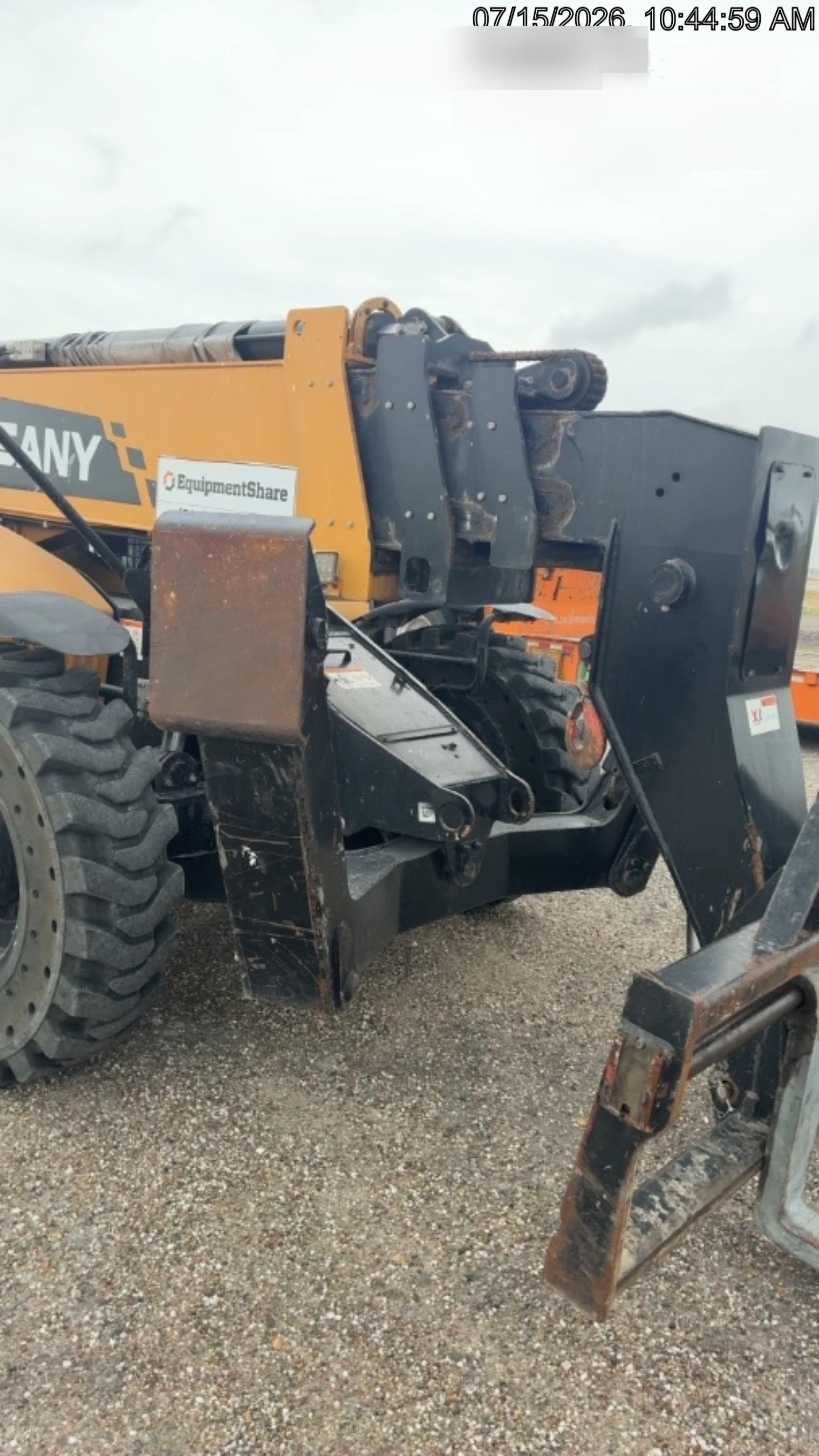 2023 SANY STH1056