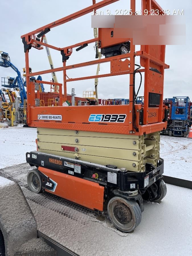 2022 JLG ES1932
