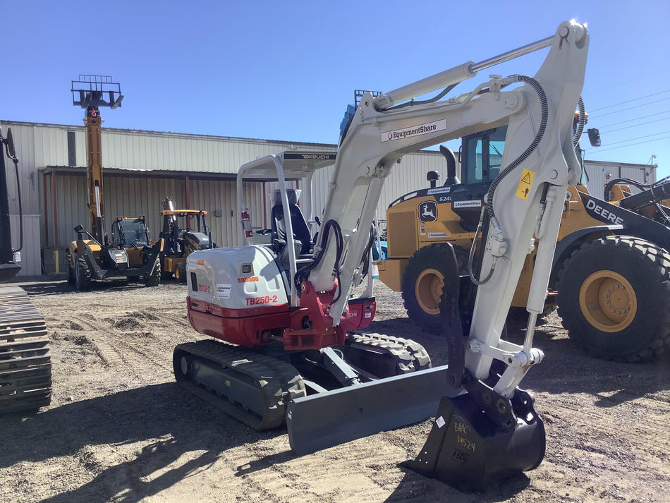2021 TAKEUCHI TB250-2