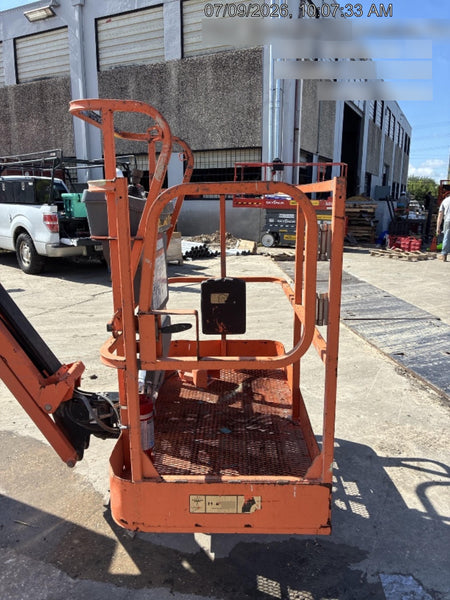 2016 JLG E450AJ
