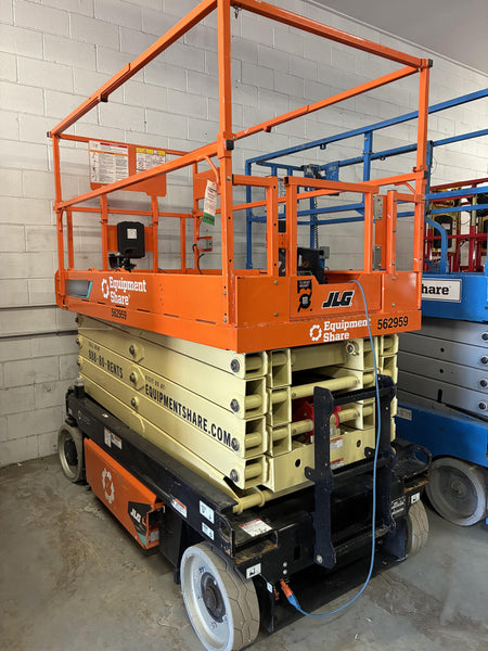 2025 JLG ES3246