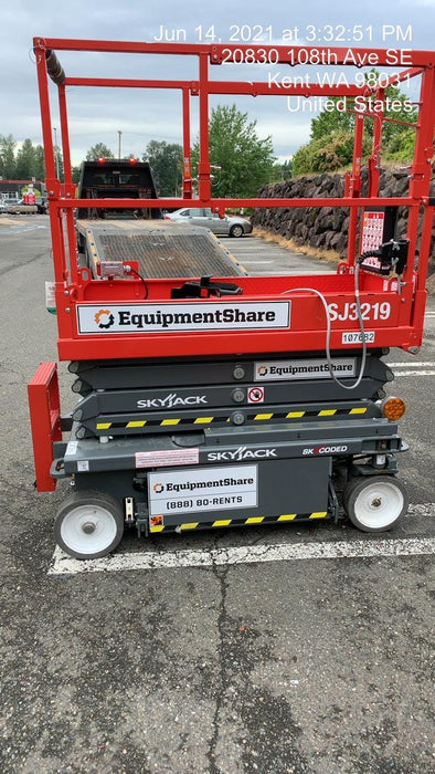 2020 Skyjack SJIII-3219 Solid NM Tires, Half height spring hinged entry gate, Dual Beacons, 800W Inverter