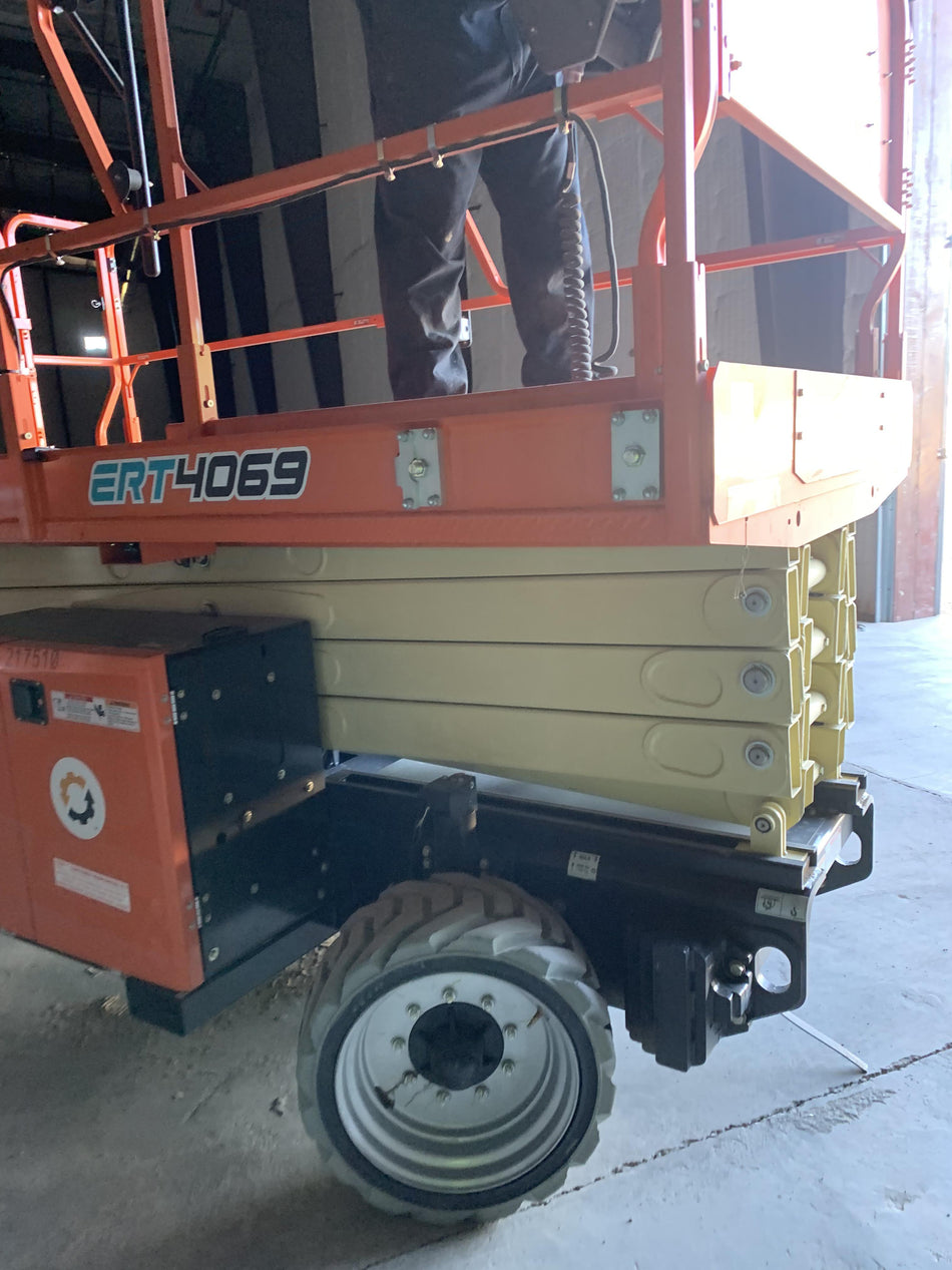 2022 JLG ERT4069