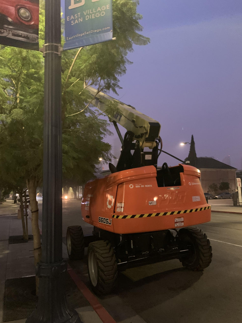 2023 JLG 660SJ