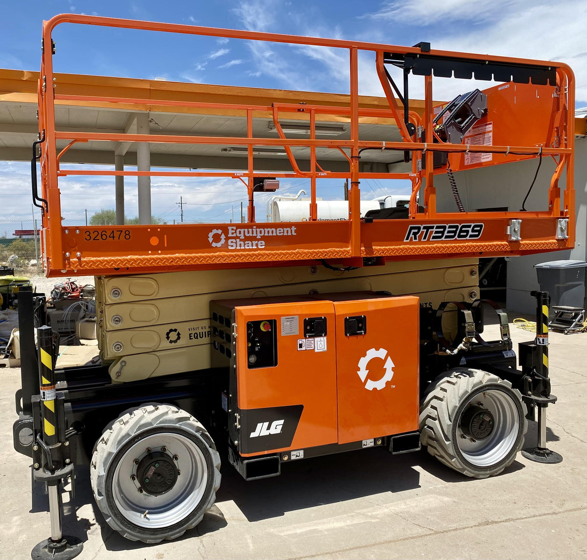 2023 JLG RT3369