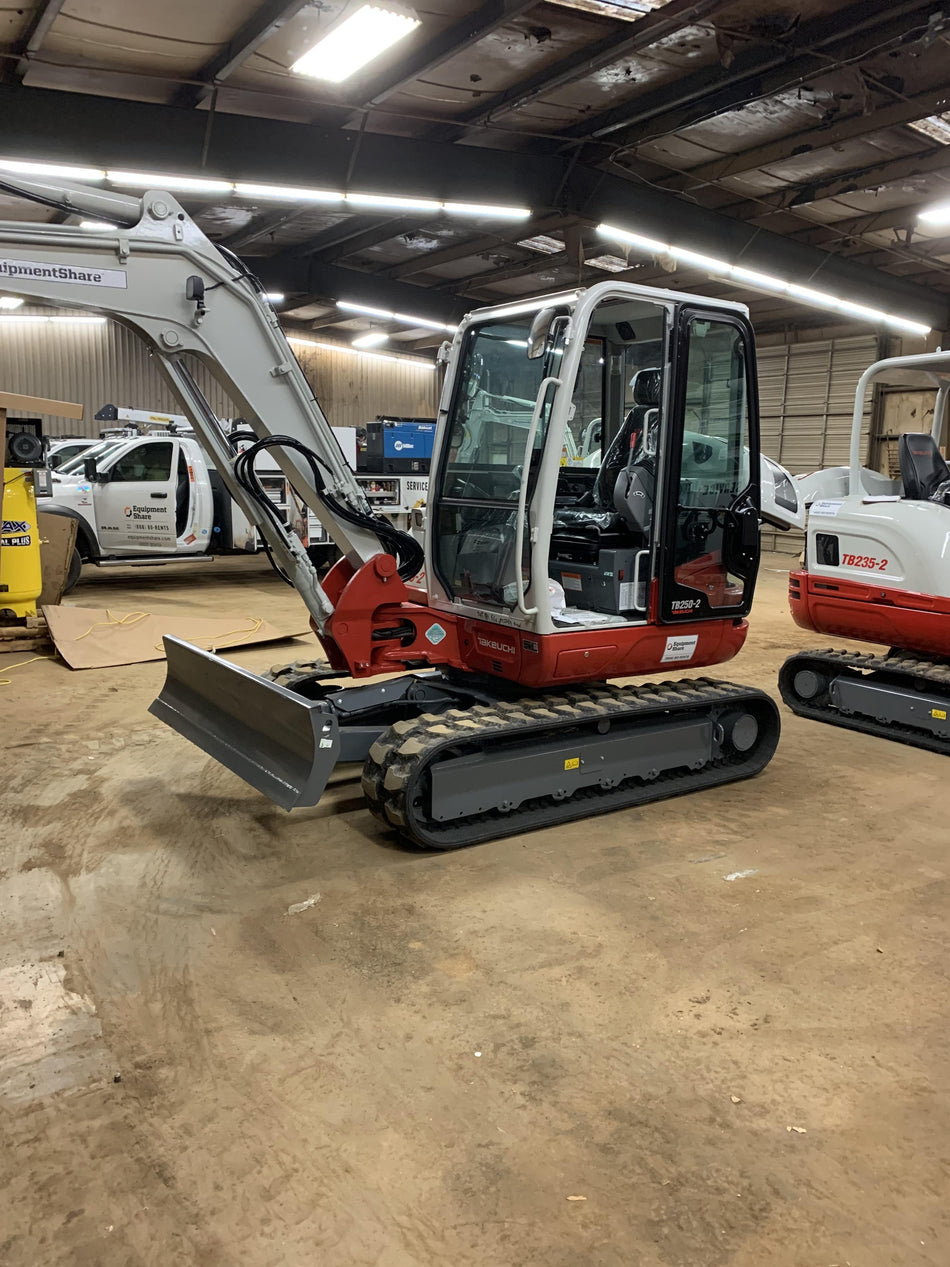 2021 TAKEUCHI TB250-2C