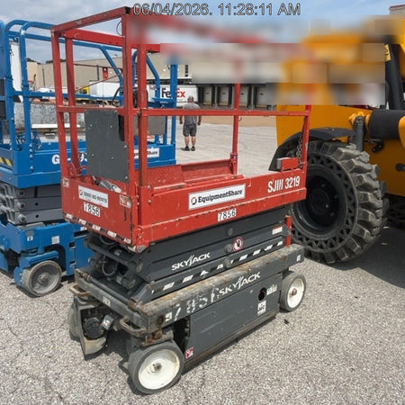 2018 Skyjack SJIII-3219 Skyjack SJIII3219 Scissor Lift w/Trojan Batteries