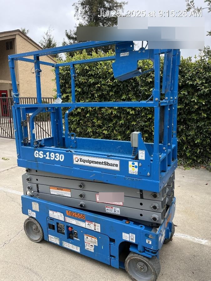 2020 Genie GS-1930 Solid Non Marking Tires, Beacon, Folding rails with half height swing gate, 800W Inverter