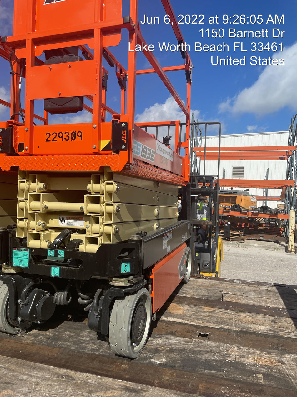 2022 JLG ES1932