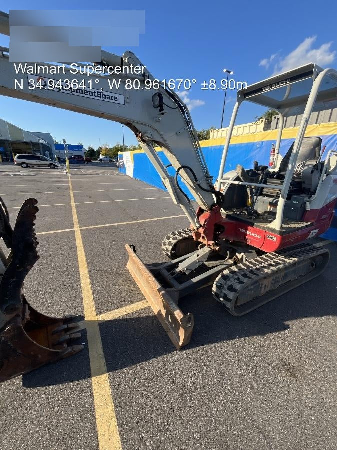 2022 TAKEUCHI TB235-2R