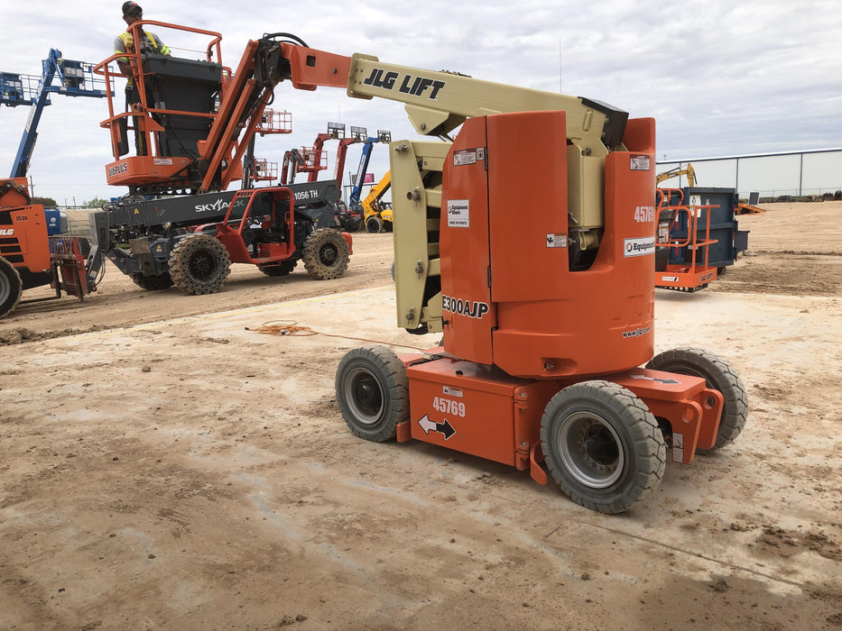 2019 JLG E300AJP