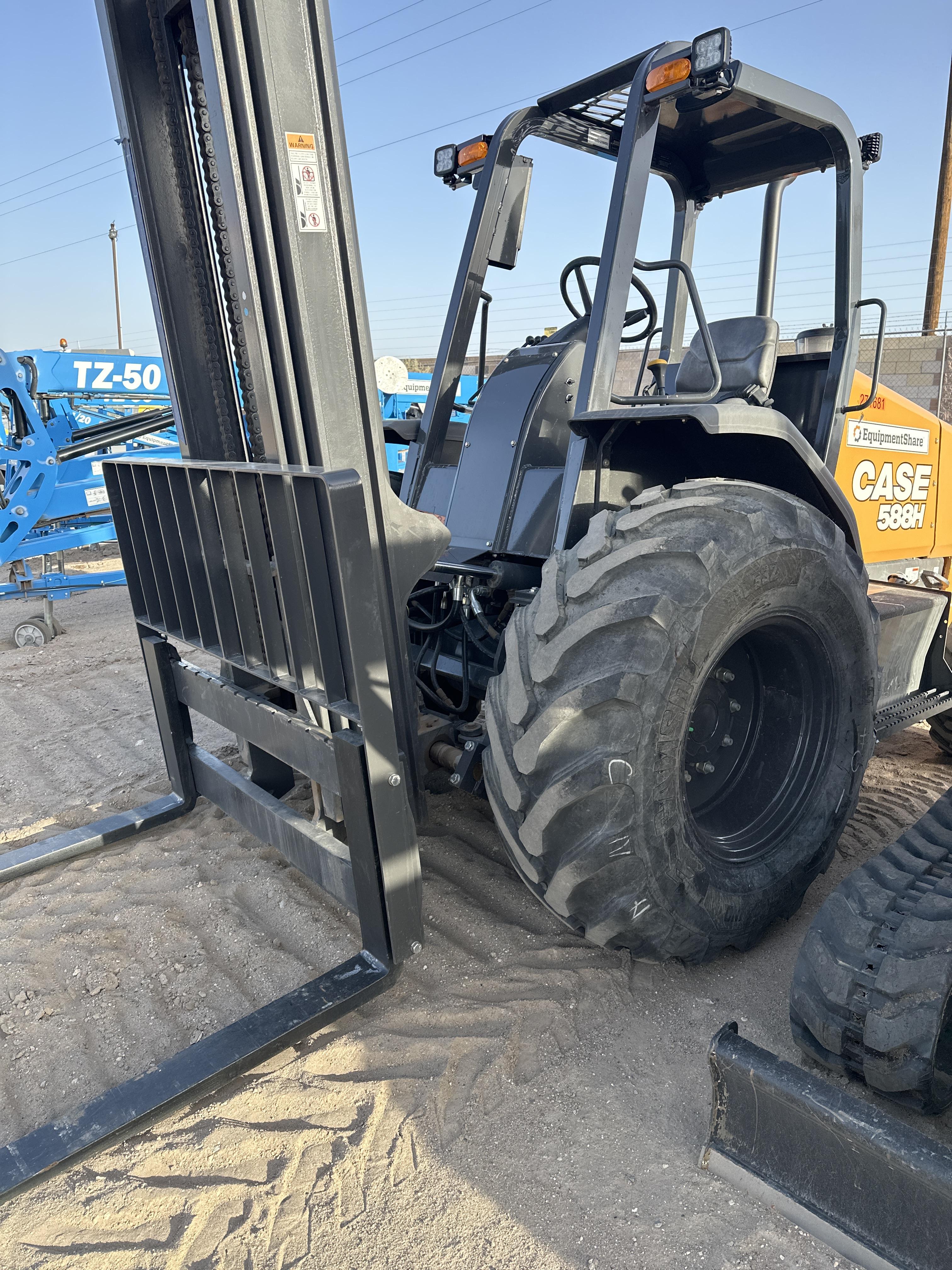 2023 CASE 588H