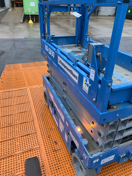 2020 Genie GS-1930 Solid Non Marking Tires, Beacon, Folding rails with half height swing gate