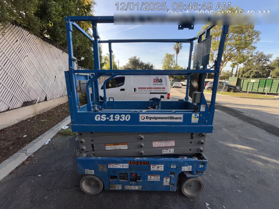 2020 Genie GS-1930 Solid Non Marking Tires, Beacon, Folding rails with half height swing gate, 800W Inverter