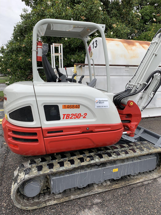 2021 TAKEUCHI TB250-2