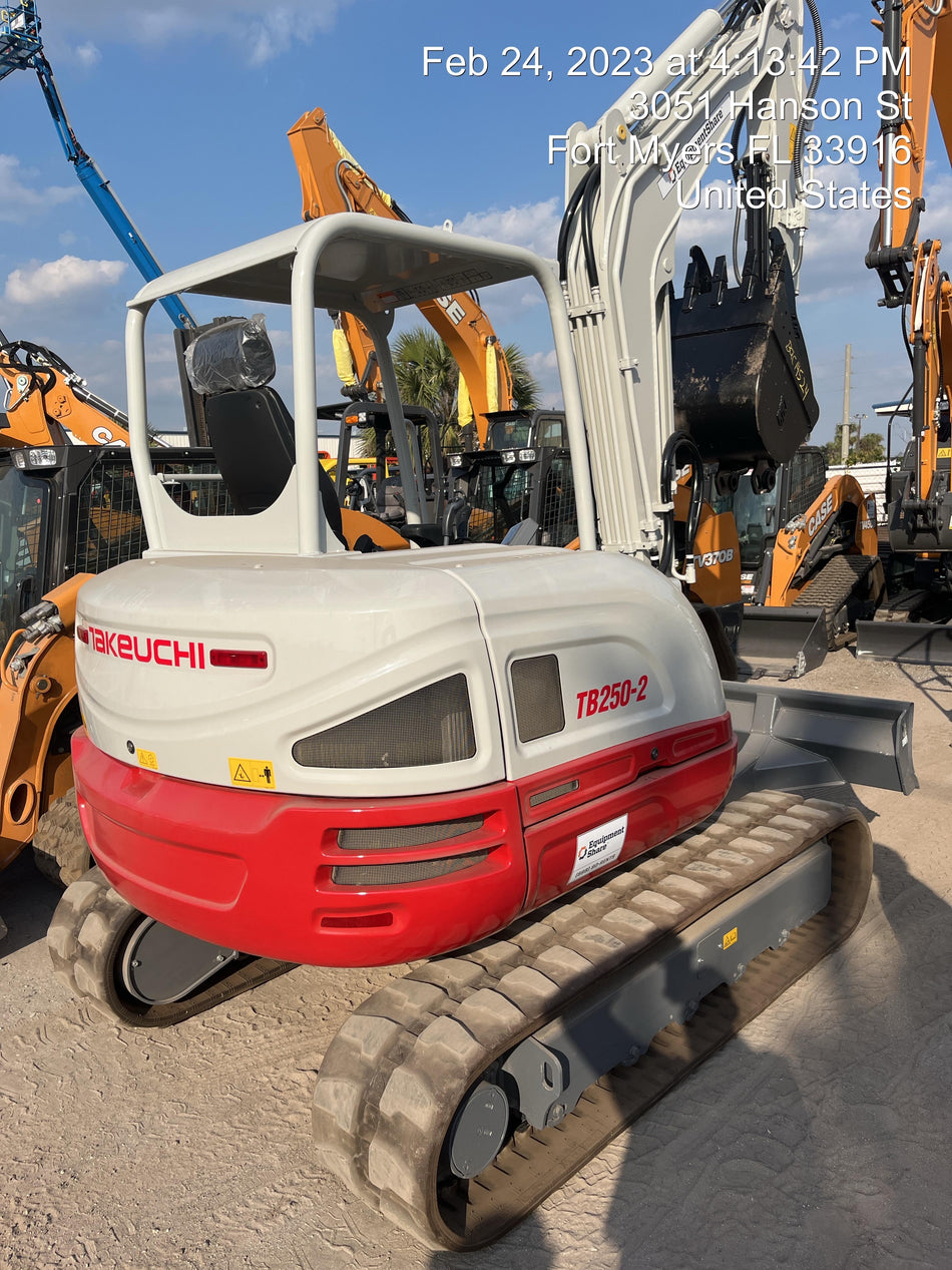 2023 TAKEUCHI TB250-2R