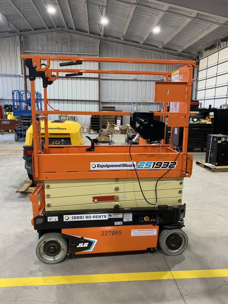 2022 JLG ES1932